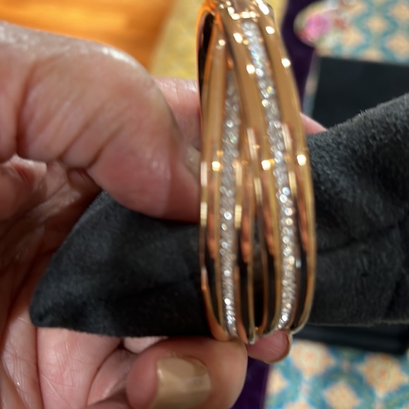 Swarovski all around bracelet ! New w box - Picture 3 of 9